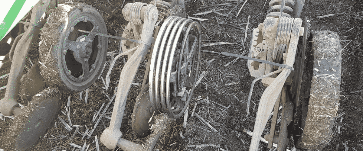 Ryan NT coil depth Gauge Wheels vs Rubber Wheels Muddy 2020 Conditions